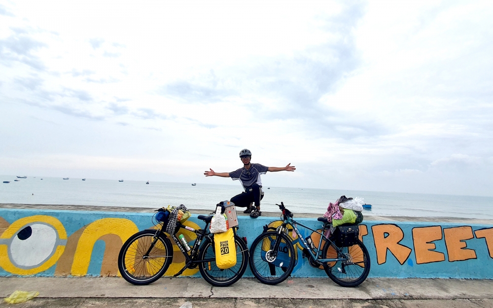 Đạp xe xuyên Việt gây quỹ từ thiện Đạp xe xuyên Việt gây quỹ từ thiện