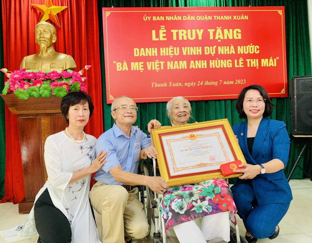 Truy tặng danh hiệu Bà mẹ Việt Nam anh hùng cho mẹ Lê Thị Mái
