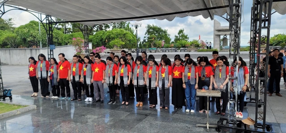 LĐLĐ quận Cầu Giấy tri ân các Anh hùng liệt sĩ tại Quảng Trị