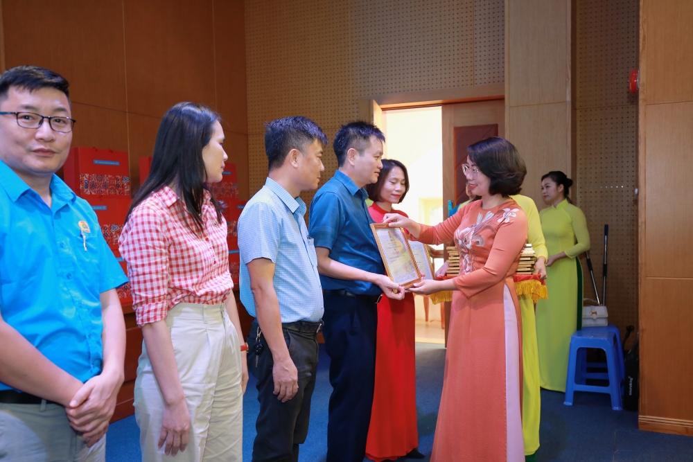 Quận Thanh Xuân: Biểu dương 90 gia đình CNVCLĐ tiêu biểu