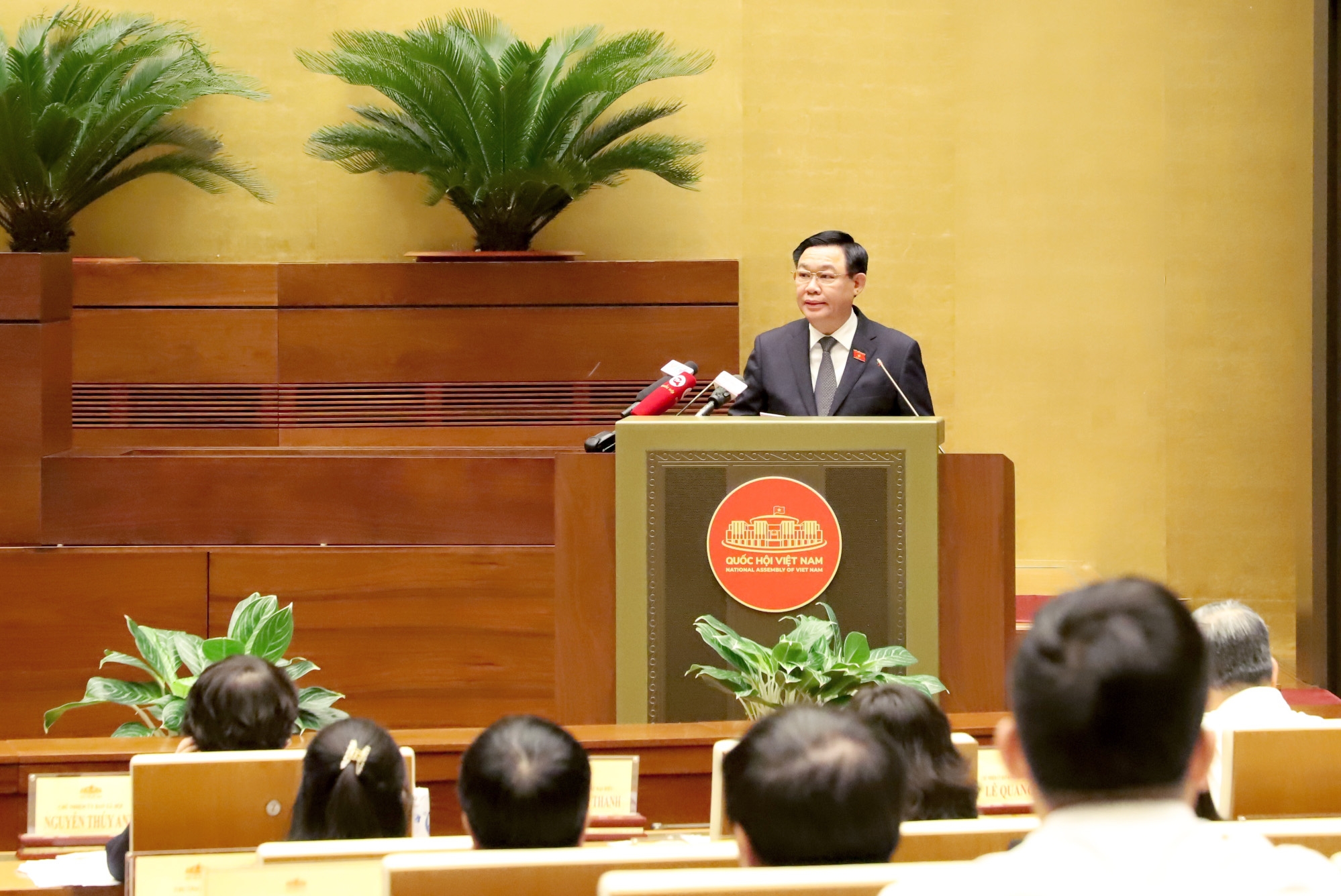 Chủ tịch Quốc hội Vương Đình Huệ: Các bộ, ngành liên quan tiếp thu, khẩn trương giải quyết các kiến nghị của người lao động