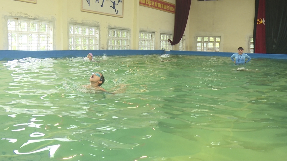 90% học sinh Thường Tín biết bơi lội thông qua các lớp phổ cập bơi hè 2023