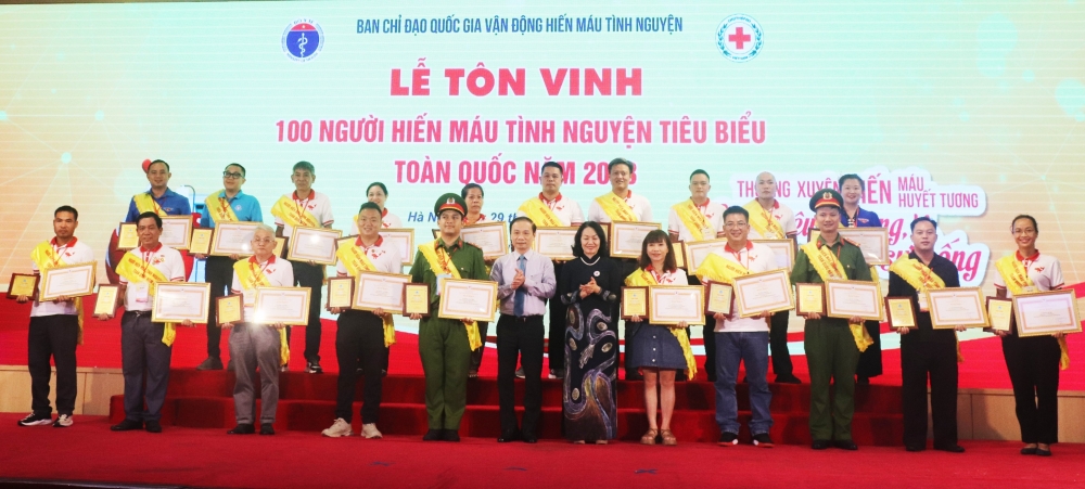 Tôn vinh 100 người hiến máu tình nguyện tiêu biểu toàn quốc