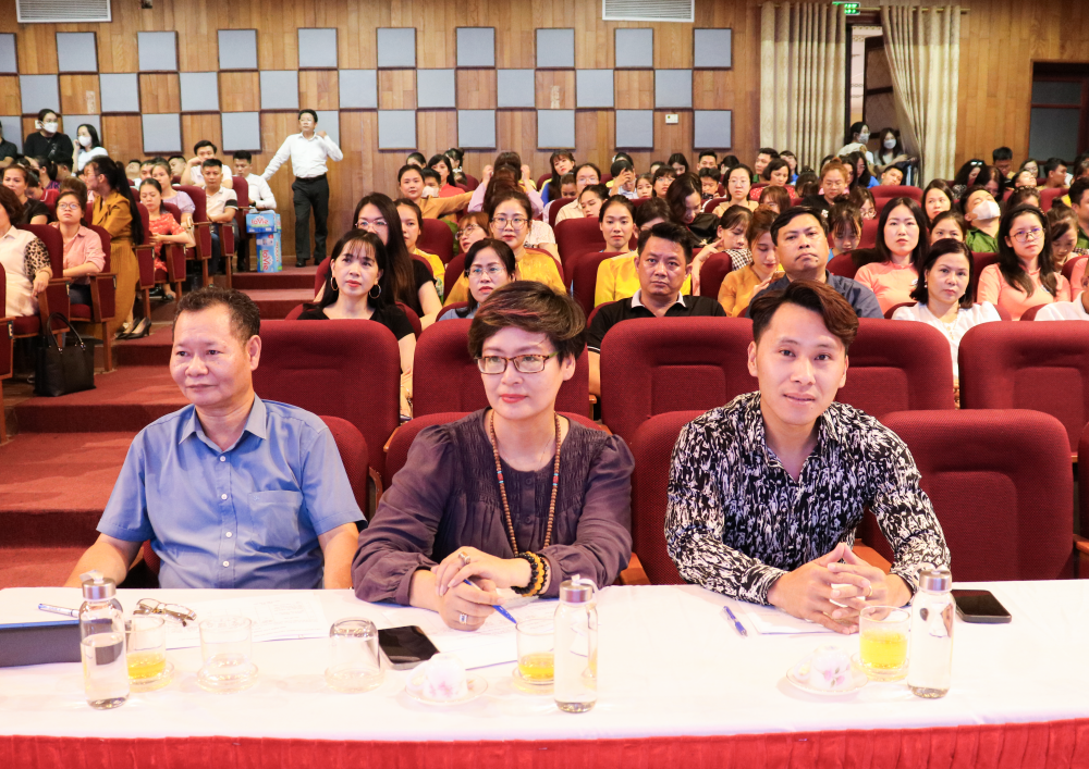 Gần 400 đoàn viên tham gia Hội diễn văn nghệ trong công nhân, viên chức, lao động Cụm thi đua số 2