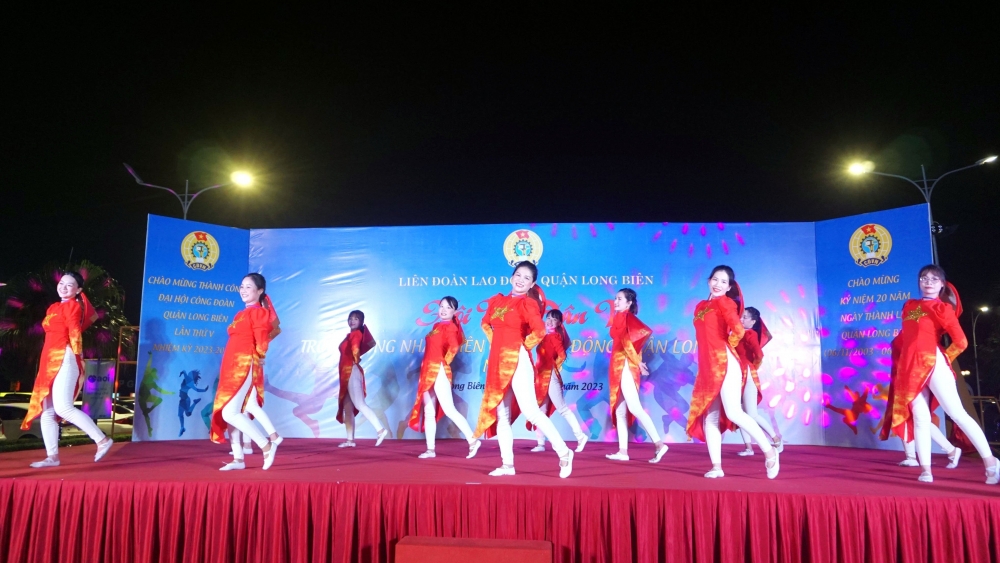 Tưng bừng Hội thi dân vũ trong công nhân, viên chức, lao động quận Long Biên năm 2023