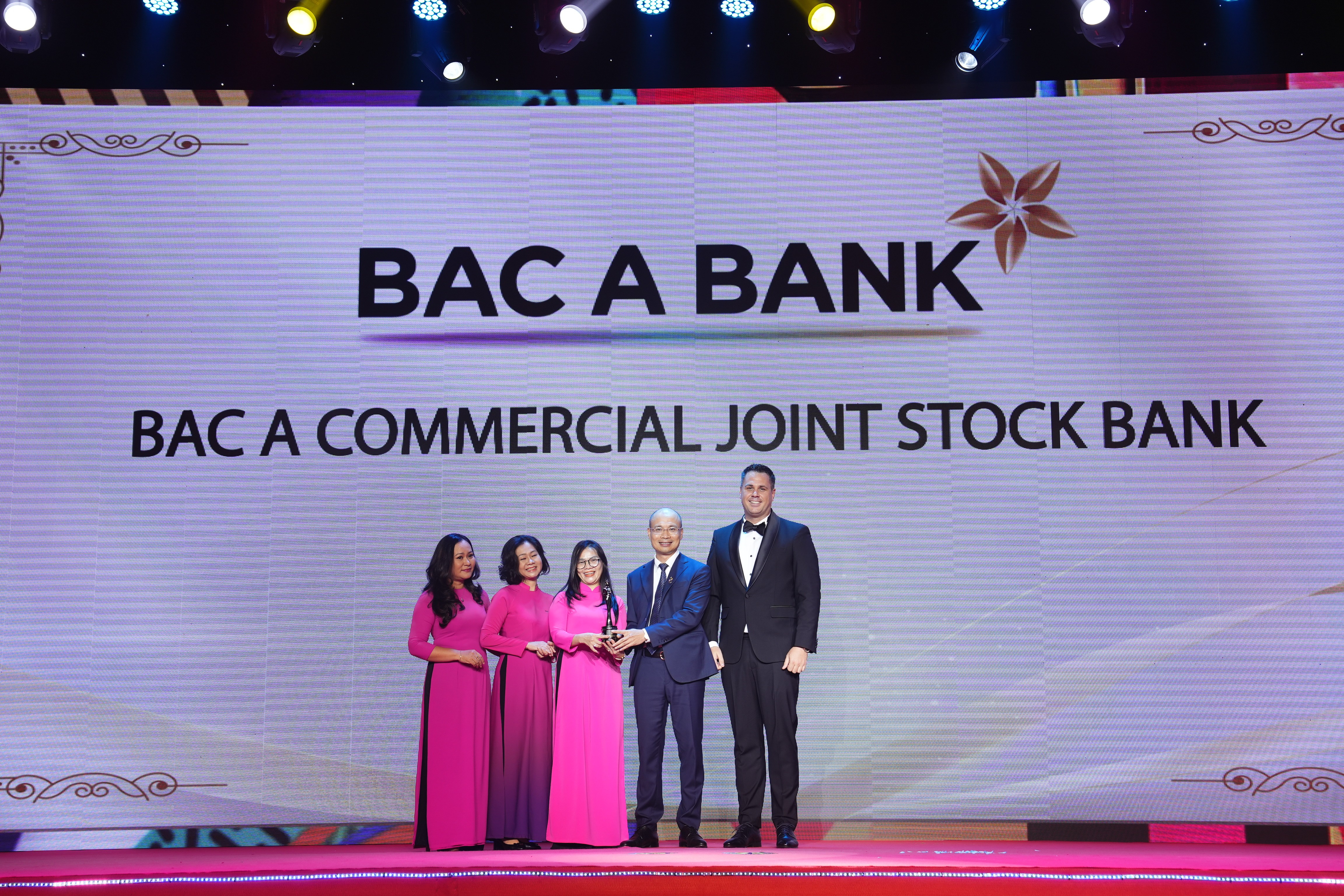 BAC A BANK giành 02 giải thưởng lớn tại lễ trao giải 