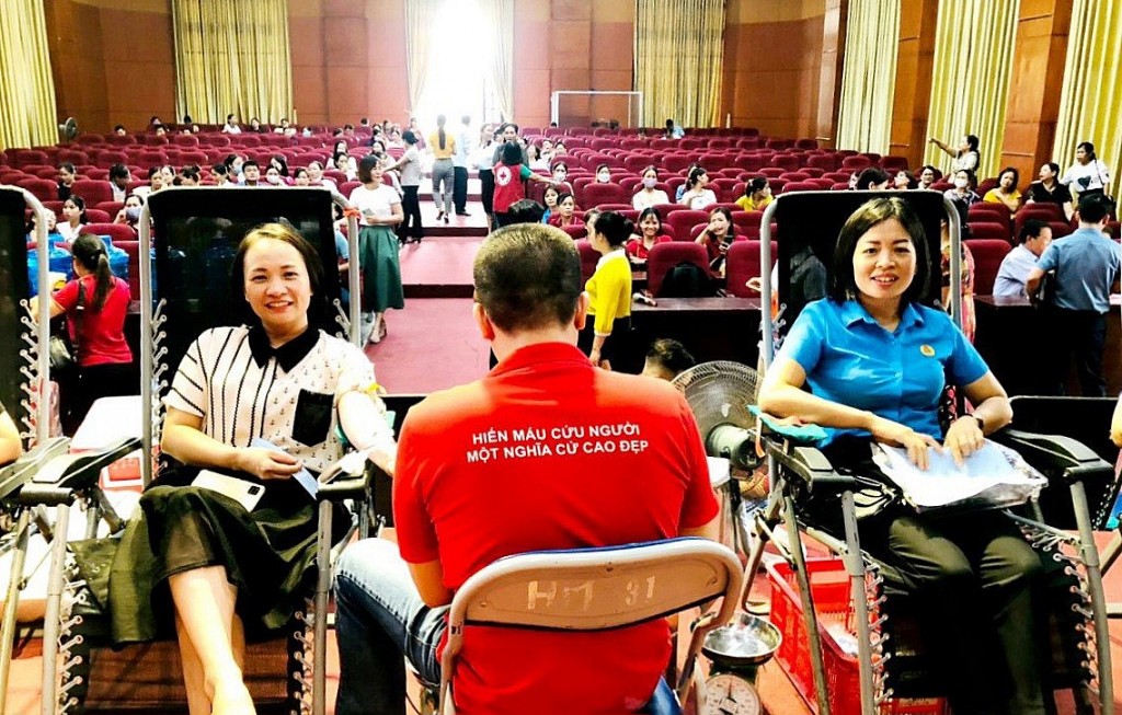 Đoàn viên Công đoàn ngành Giáo dục huyện Phúc Thọ tích cực tham gia hiến máu tình nguyện