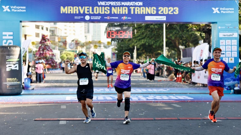 Hơn 11.000 vận khuyến khích nhập cuộc Giải VnExpress Marathon Marvelous Nha Trang 2023