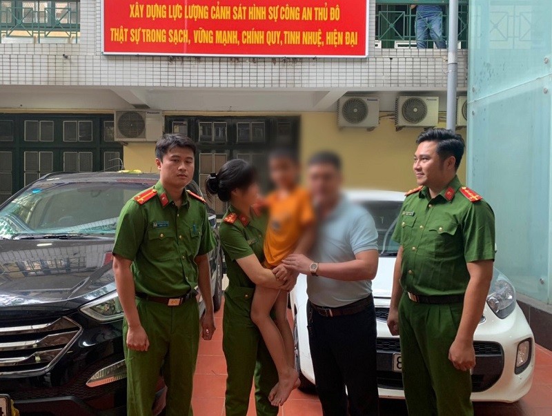 Giải cứu cháu bé sau 10 tiếng bị bắt cóc tại quận Long Biên