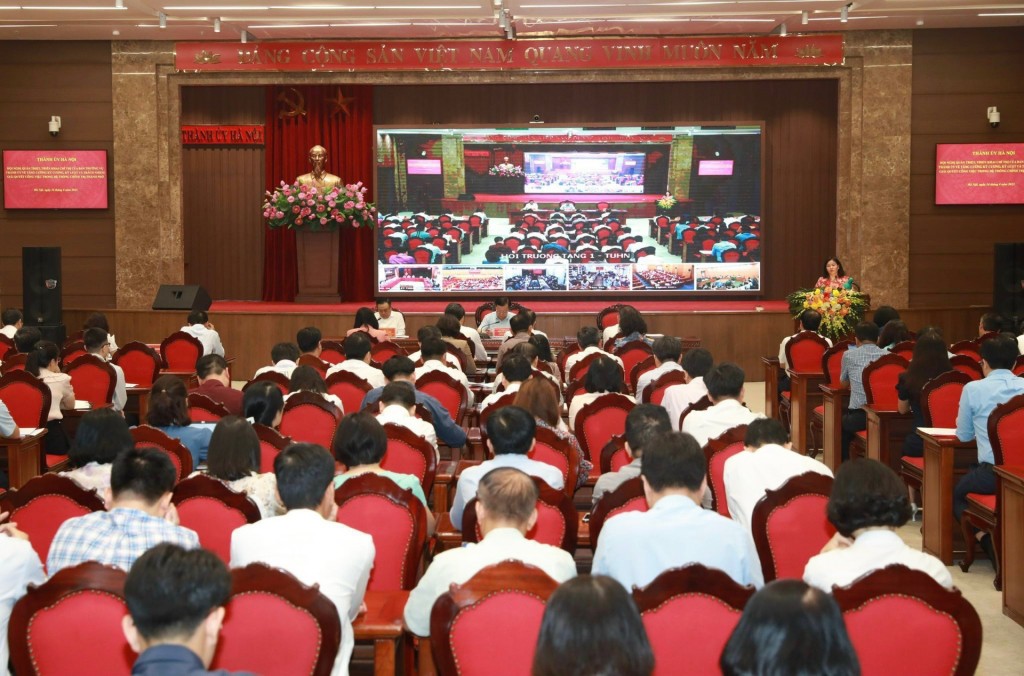 cảnh hội nghị tại điểm cầu Thành ủy Hà Nội.