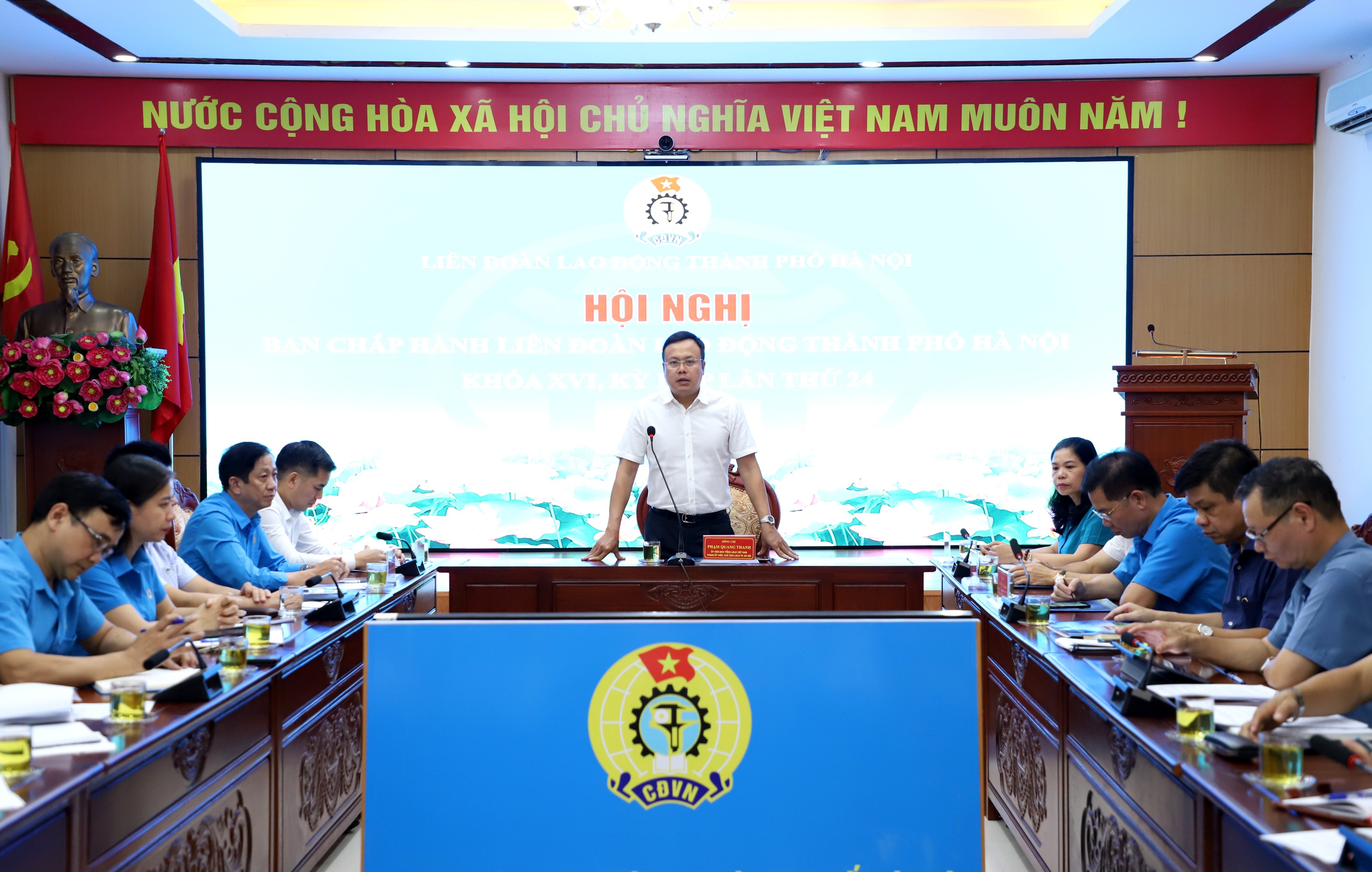 Thông qua dự thảo Báo cáo chính trị trình Đại hội Công đoàn thành phố Hà Nội khóa XVII