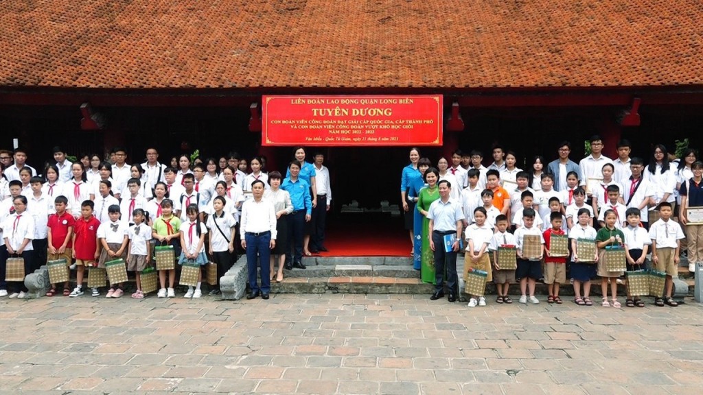 LĐLĐ quận Long Biên tuyên dương 123 con đoàn viên có thành tích cao trong học tập