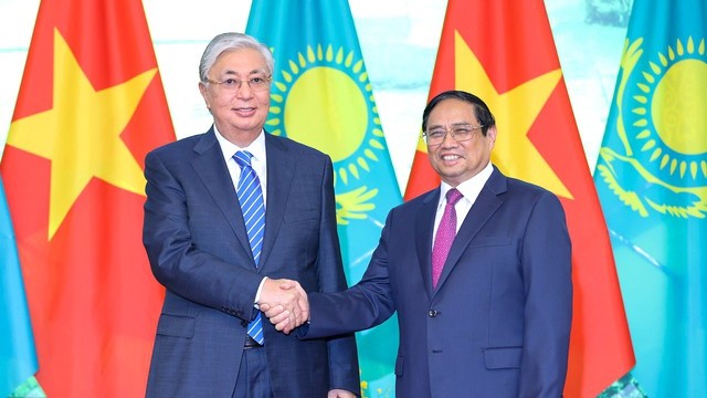 Thủ tướng Phạm Minh Chính tiếp Tổng thống Cộng hòa Kazakhstan