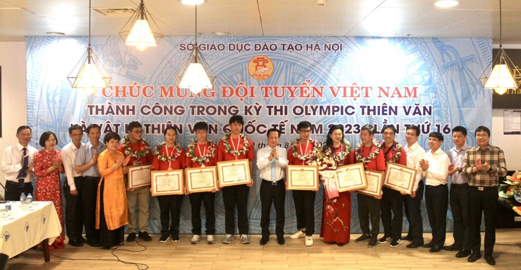 Học sinh Hà Nội đạt thành tích cao tại Olympic Thiên văn và Vật lý thiên văn quốc tế