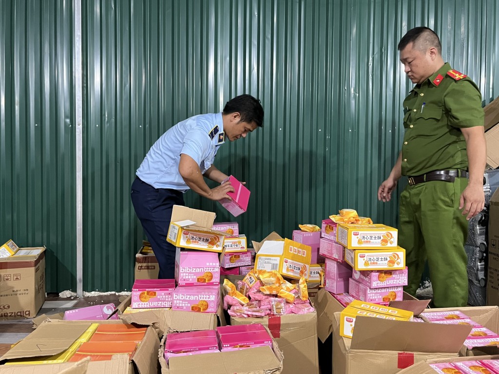 Hà Nội: Thu giữ hơn 4.600 chiếc bánh trung thu nhập lậu