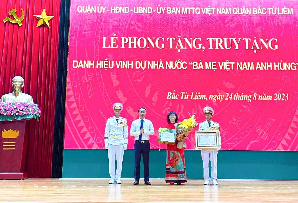 Quận Bắc Từ Liêm tổ chức lễ phong tặng, truy tặng danh hiệu “Bà mẹ Việt Nam anh hùng”