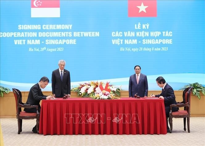 Thủ tướng Phạm Minh Chính hội đàm với Thủ tướng Singapore Lý Hiển Long