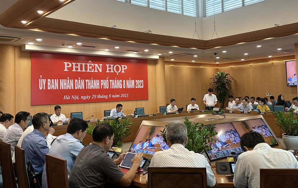 UBND thành phố Hà Nội xem xét điều chỉnh kế hoạch đầu tư công năm 2023