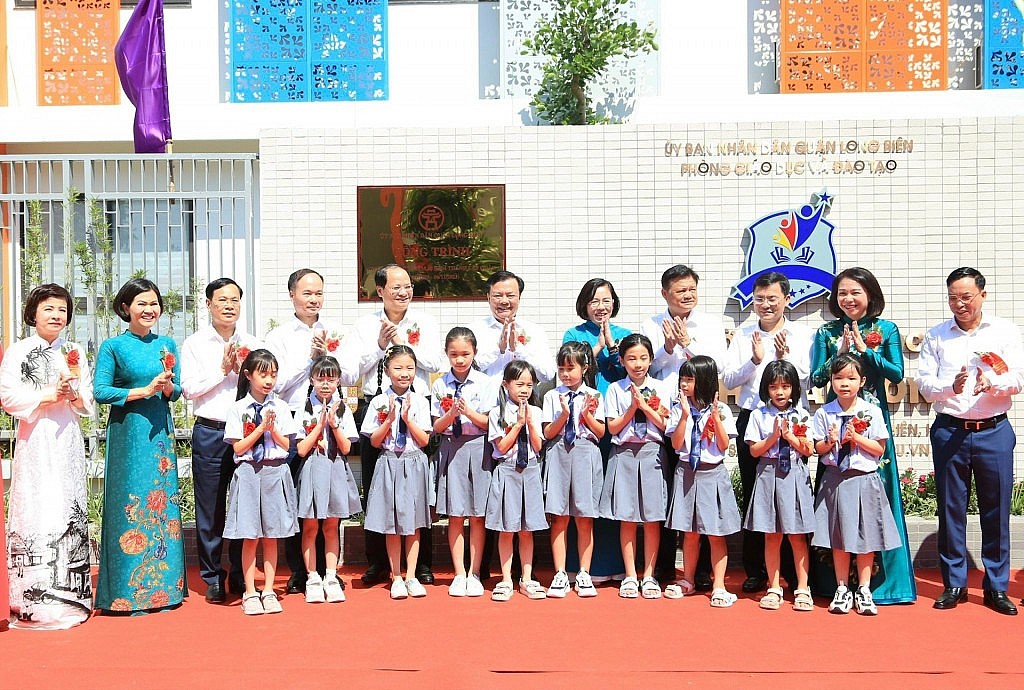 Bí thư Thành ủy Hà Nội dự lễ gắn biển cụm công trình tại quận Long Biên