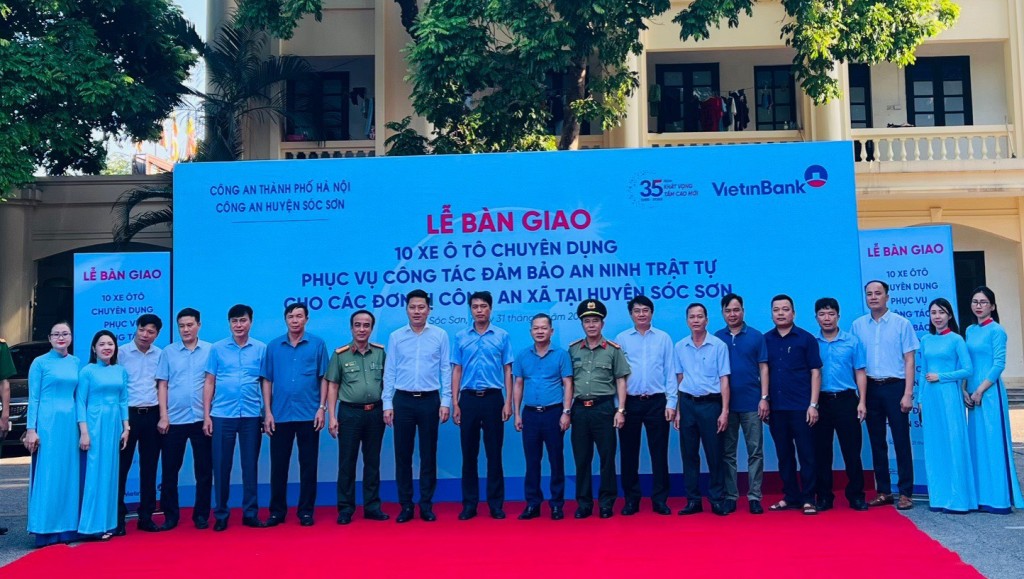 Bàn giao xe ô tô tải chuyên dụng cho Công an huyện Sóc Sơn