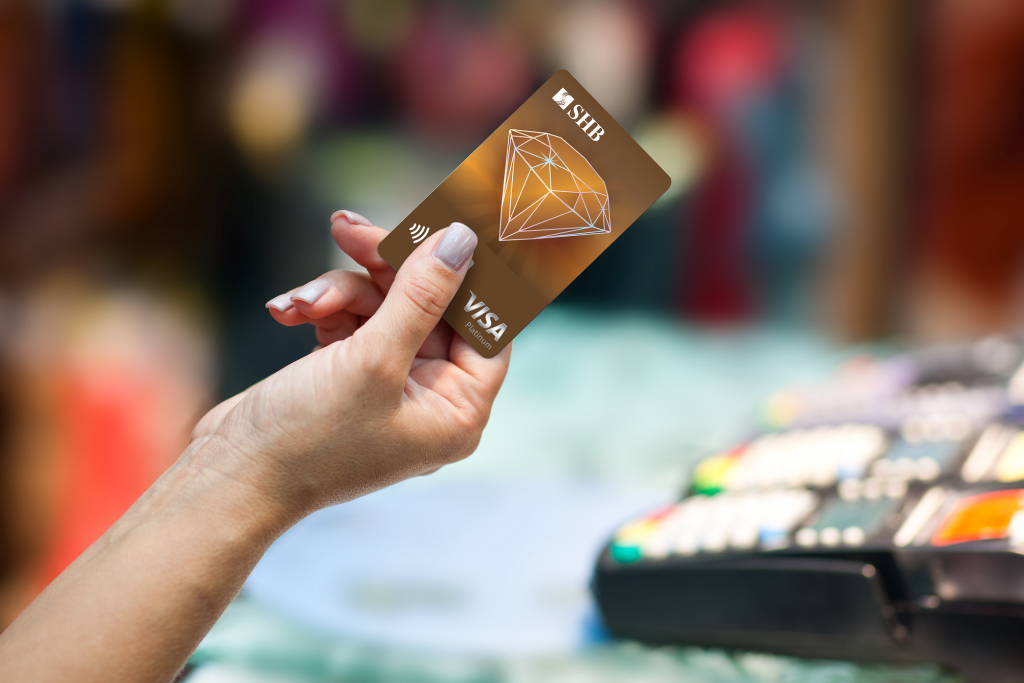 Mừng Tết đoàn viên, SHB ưu đãi hoàn tiền dành cho chủ thẻ tín dụng quốc tế