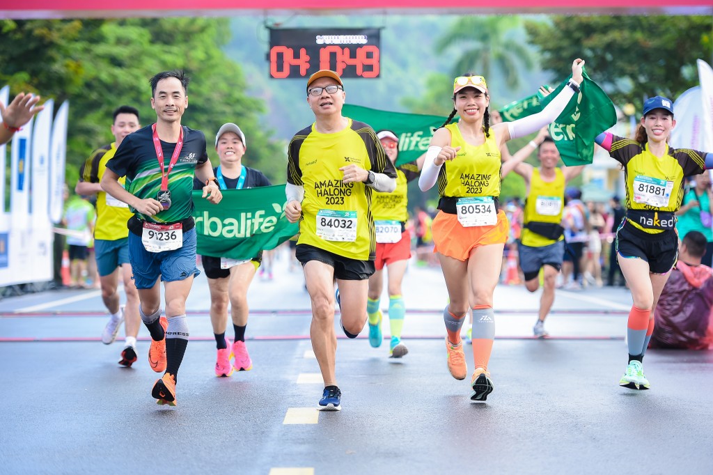 Giải chạy VnEpxress Marathon Amazing Hạ Long 2023 thu hút hơn 11.000 vận động viên tham gia