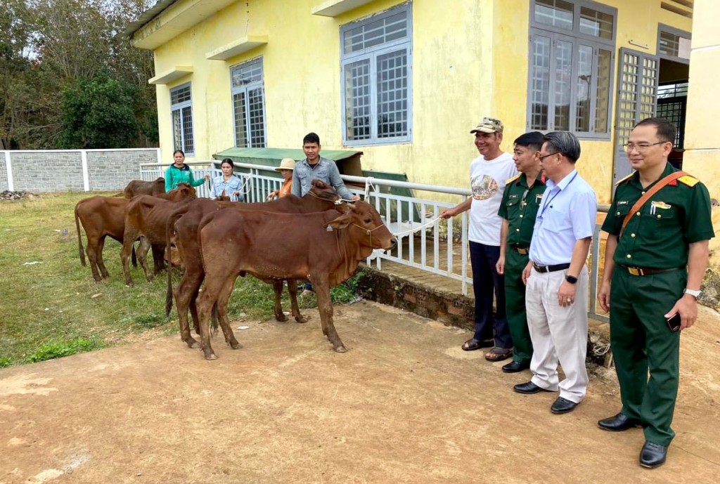 Tháng Tám về thơm nhánh heo may