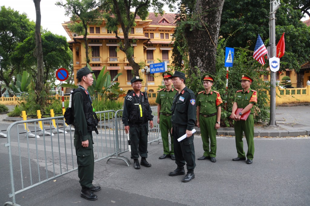 Người dân Hà Nội chung sức đảm bảo tuyệt đối an toàn phục vụ công tác đối ngoại
