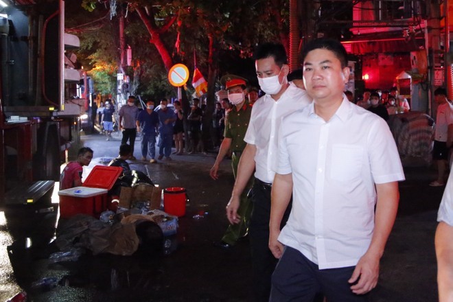 Nỗ lực xuyên đêm cứu người trong vụ cháy chung cư mini ở quận Thanh Xuân