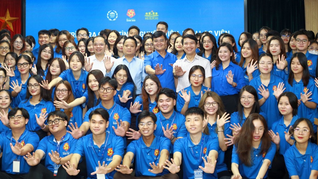 200 tình nguyện viên phục vụ Hội nghị Nghị sĩ trẻ toàn cầu lần thứ 9