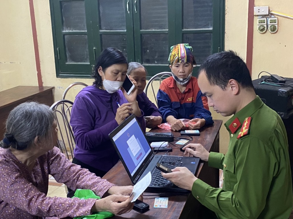 Huyện Thường Tín đẩy mạnh kích hoạt định danh điện tử cho công dân