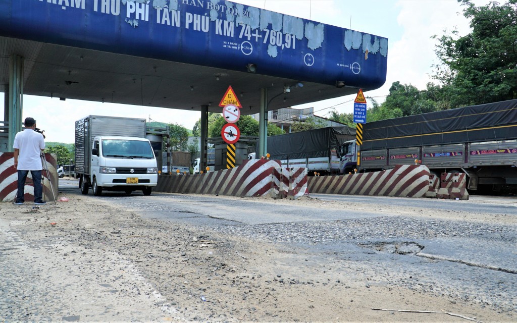 Đồng Nai: Tháo dỡ trạm thu phí Tân Phú sau gần 3 năm dừng hoạt động