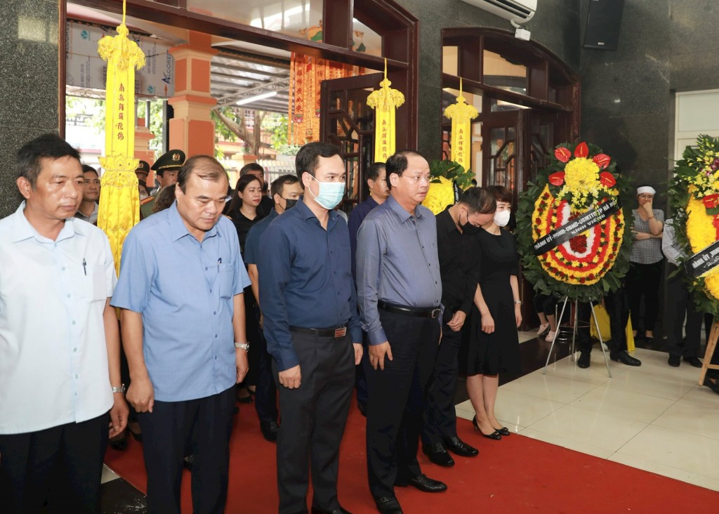 Trưởng ban Tuyên giáo Thành ủy Nguyễn Doãn Toản tại lễ viếng.