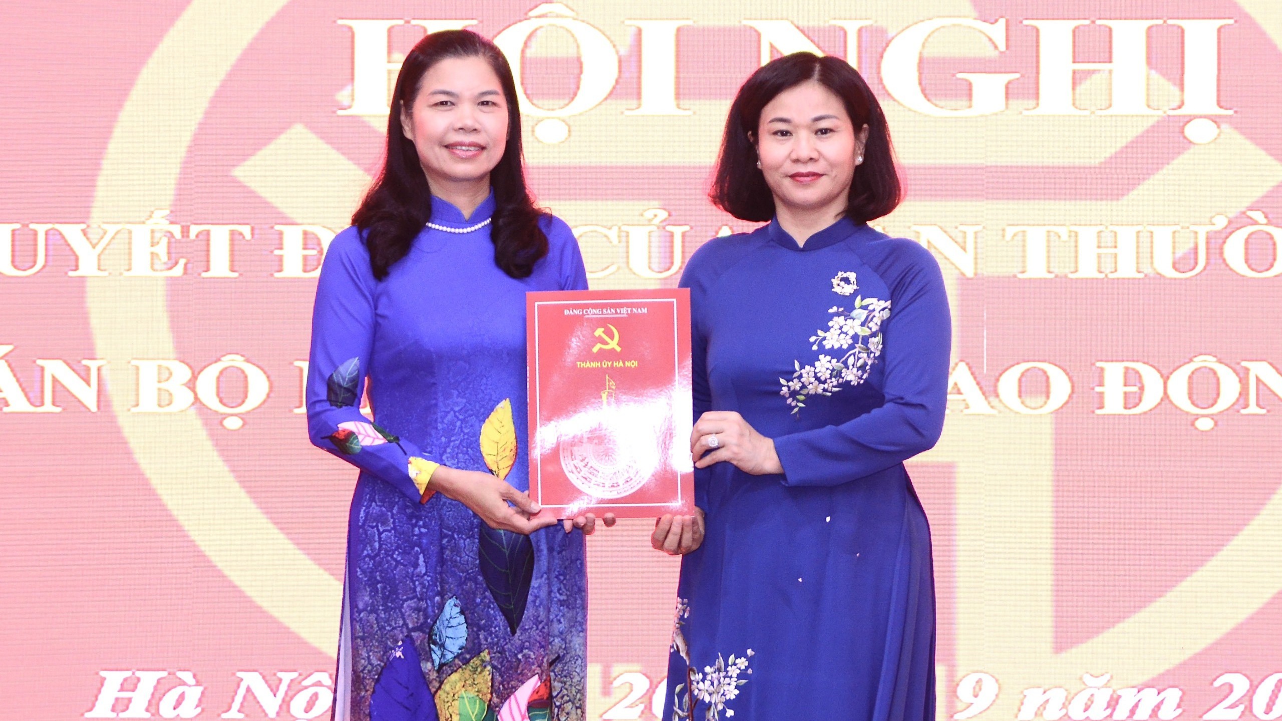 Điều động đồng chí Đặng Thị Phương Hoa đến nhận công tác tại Ủy ban MTTQ Việt Nam thành phố Hà Nội