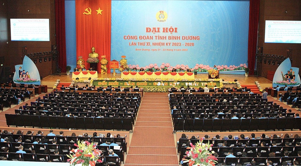 Nguyên Chủ tịch nước Nguyễn Minh Triết dự Đại hội Công đoàn tỉnh Bình Dương