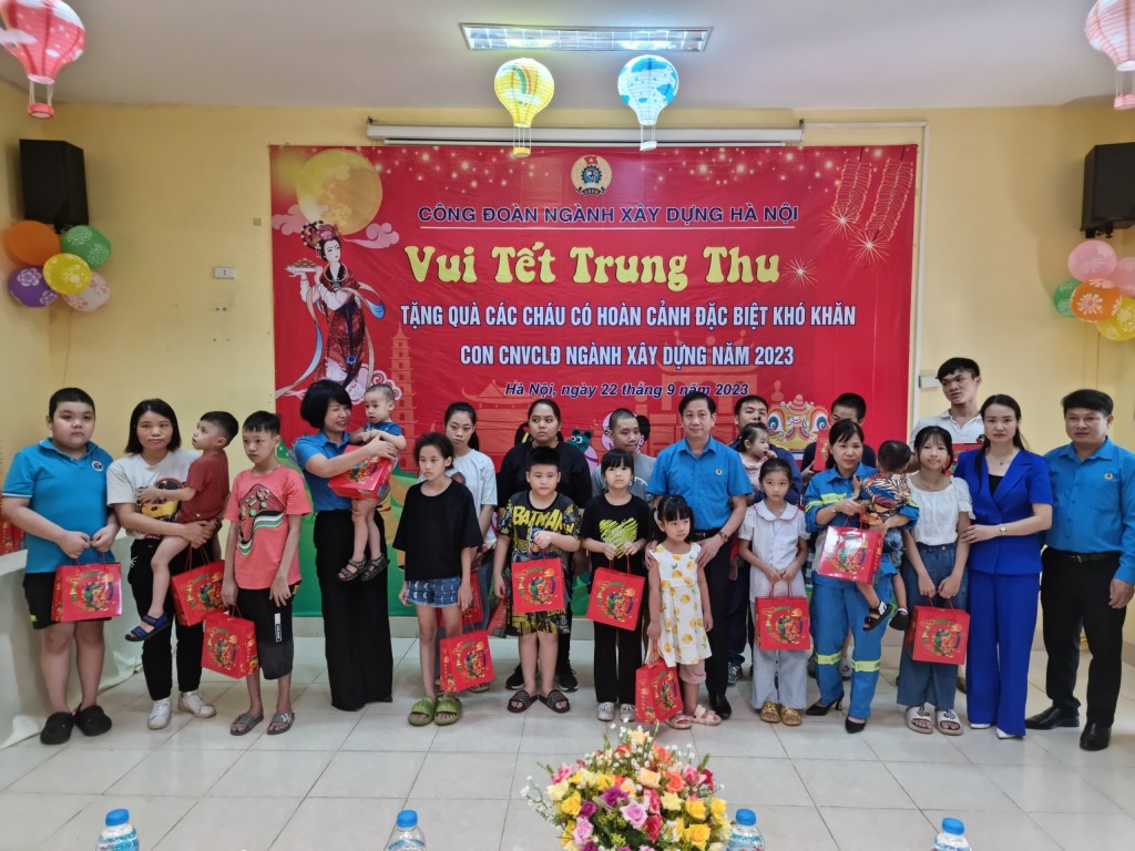 Tết Trung thu đến sớm với trẻ em có hoàn cảnh khó khăn trong ngành Xây dựng Hà Nội