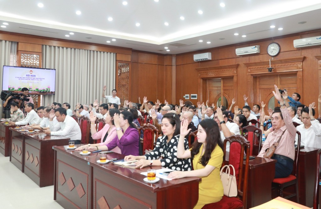 Đồng chí Đặng Thị Phương Hoa giữ chức Phó Chủ tịch Ủy ban MTTQ Việt Nam thành phố Hà Nội