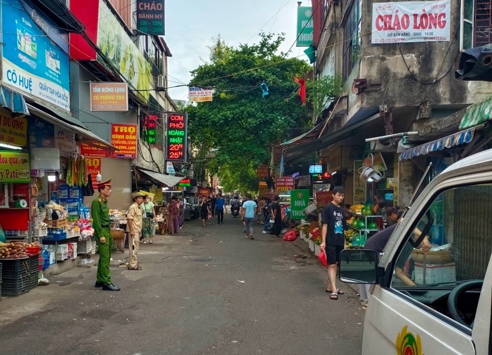 Xử lý nghiêm hành vi chiếm dụng sân chơi khu tập thể