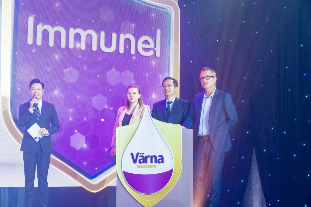 Nutifood Thụy Điển chính thức ra mắt sản phẩm Värna Colostrum bổ sung sữa non
