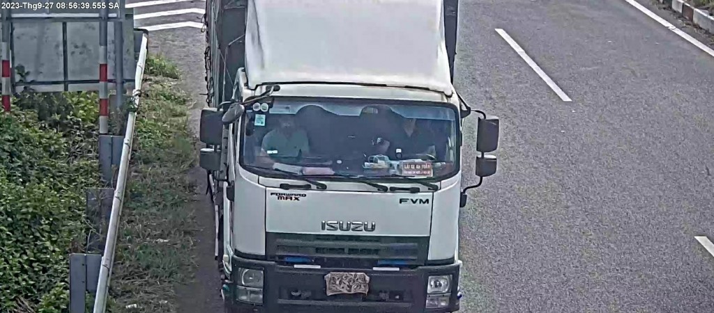 Xử lý xe tải và xe đầu kéo đi lùi trên đường cao tốc TP.HCM - Long Thành - Dầu Giây