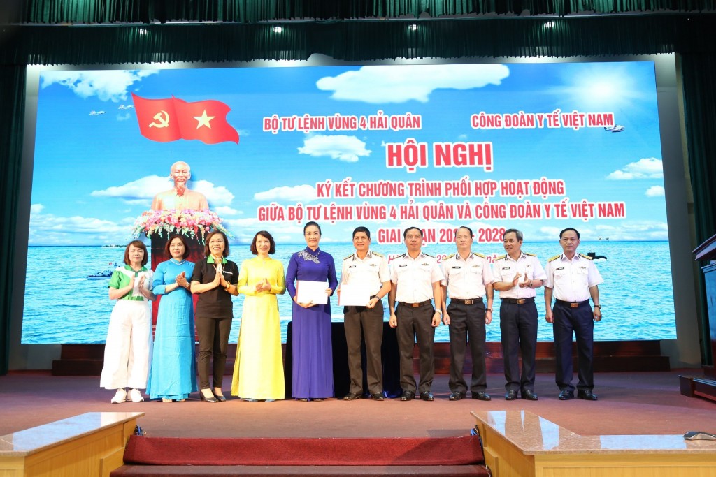 Công đoàn Y tế Việt Nam ký kết chương trình phối hợp hoạt động với Bộ Tư lệnh Vùng 4 Hải quân