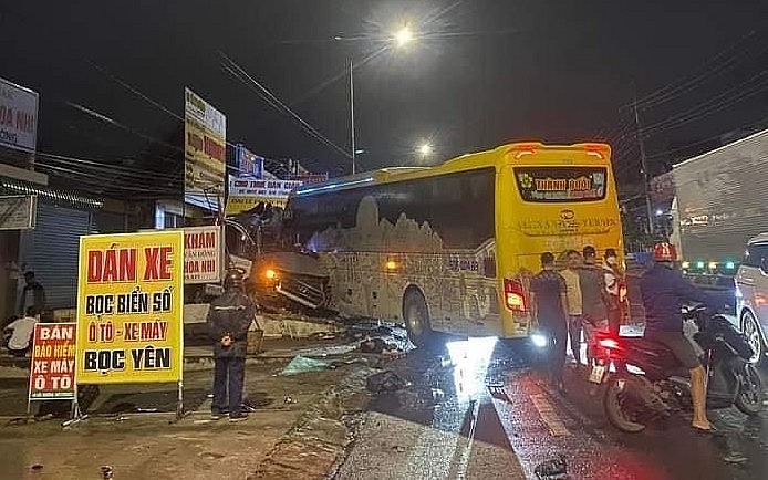 Tài xế nhà xe Thành Bưởi vượt ẩu dẫn đến vụ tai nạn làm 4 người chết tại Đồng Nai