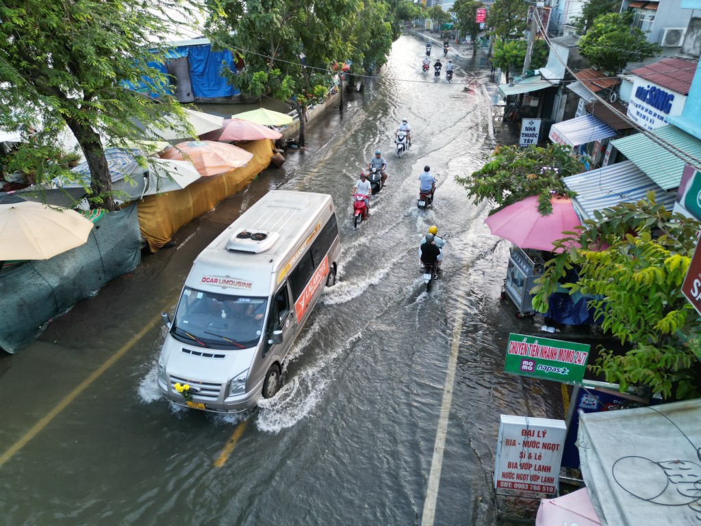 TP.HCM đón đợt mưa lớn, nguy cơ ngập ở nhiều nơi