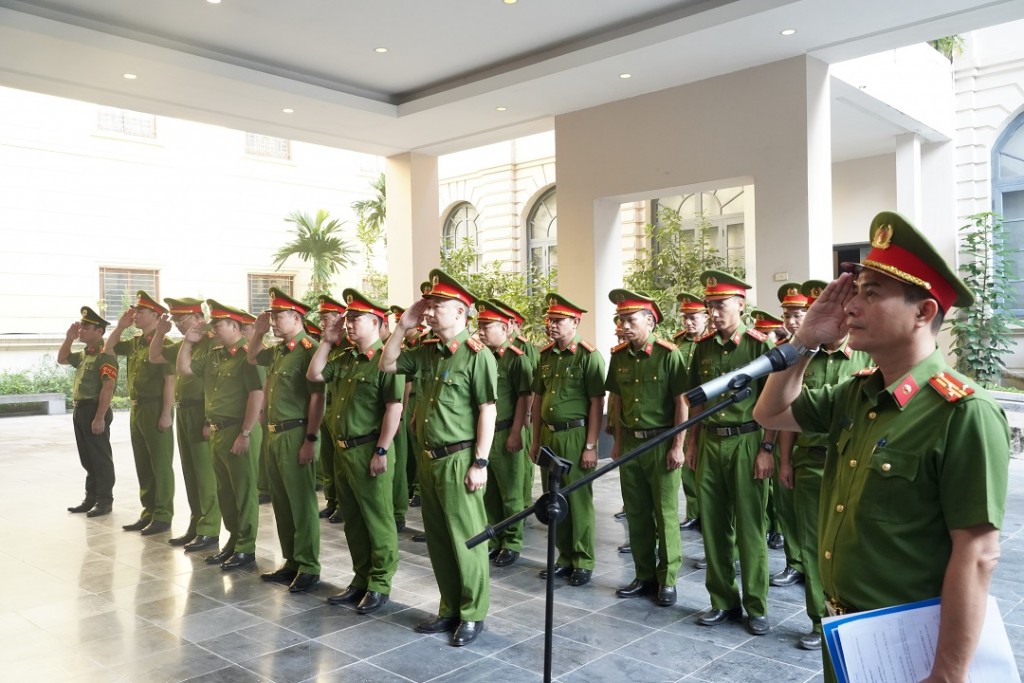 Lực lượng Cảnh sát PCCC và CNCH Thủ đô: Dâng hương tưởng nhớ các anh hùng liệt sĩ