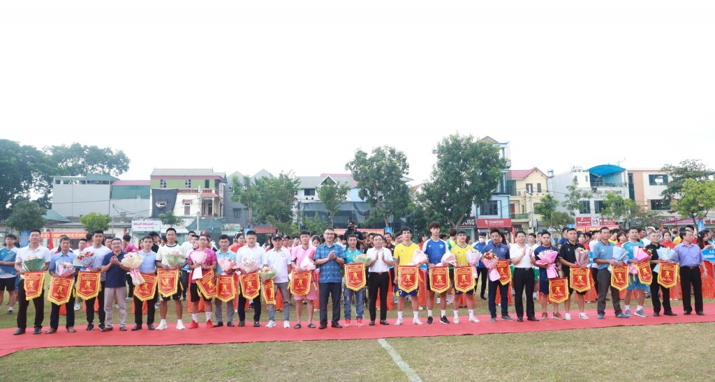 Huyện Mê Linh khai mạc Giải bóng đá tranh Cúp Hai Bà Trưng lần thứ II