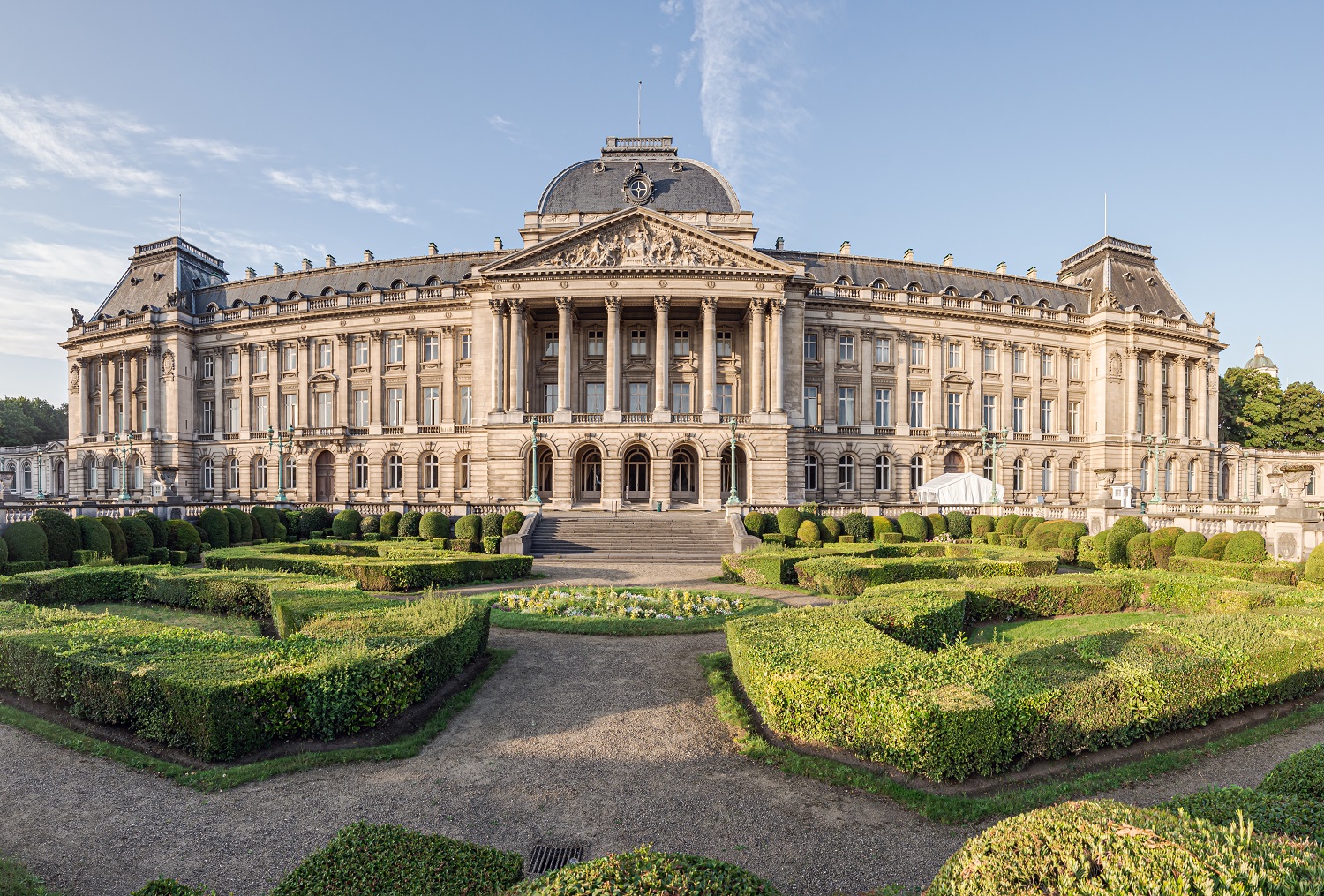 Quang Đại mang triển lãm cá nhân đến cung điện ở Paris