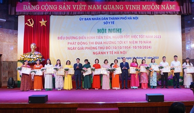 Đẩy mạnh các phong trào thi đua trong toàn ngành Y tế Hà Nội