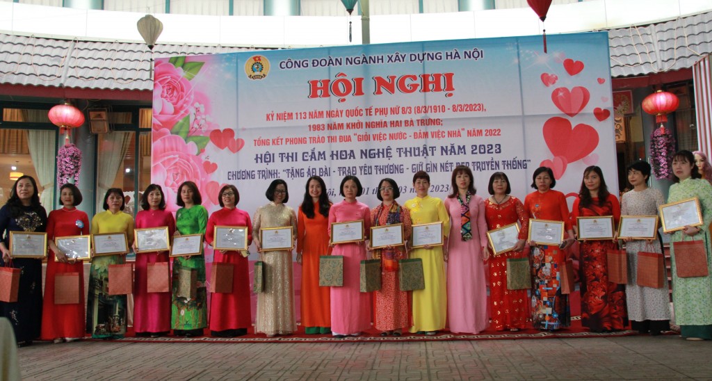 Nữ CNVCLĐ ngành Xây dựng Hà Nội tích cực tham gia phong trào ''Giỏi việc nước - Đảm việc nhà''