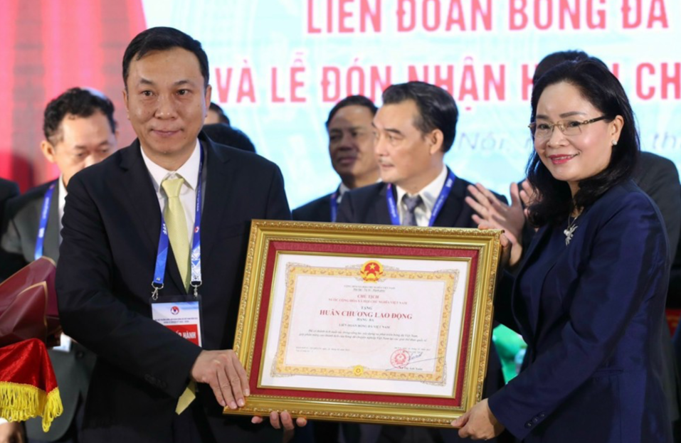 Liên đoàn Bóng đá Việt Nam vinh dự nhận Huân chương Lao động hạng Ba