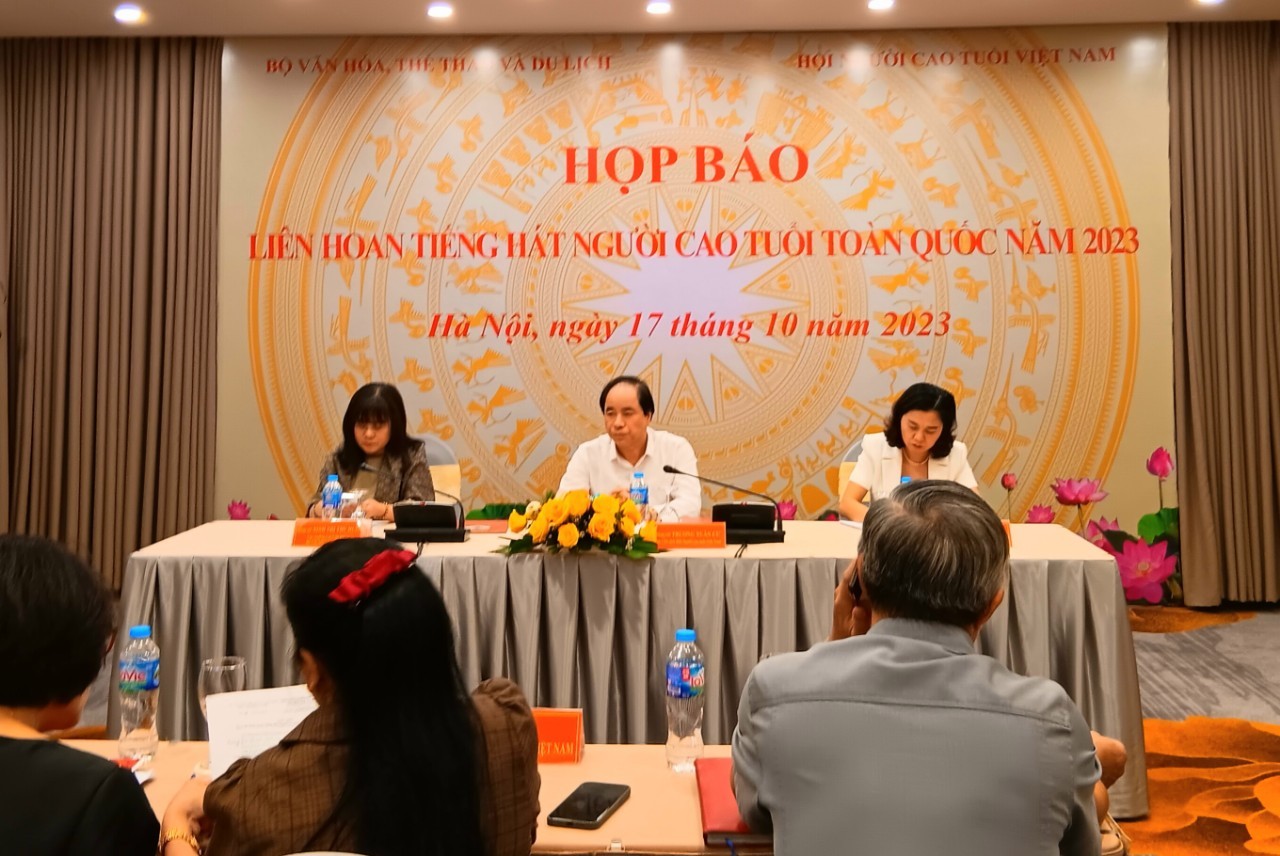 Họp báo Liên hoan tiếng hát người cao tuổi toàn quốc 2023 tại Hà Nội.